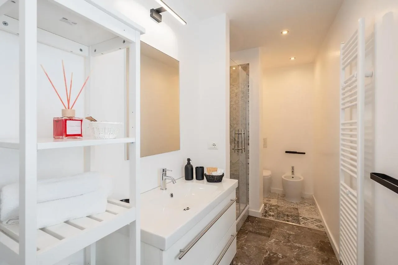 Annamaria - Central Station Charming Accommodation Bari