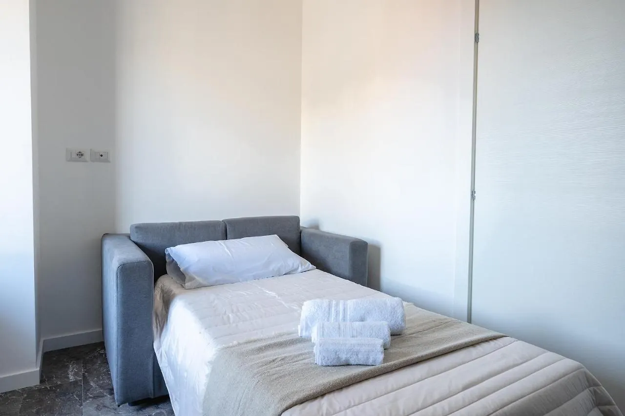 Annamaria - Central Station Charming Accommodation Bari 0*,  Italy