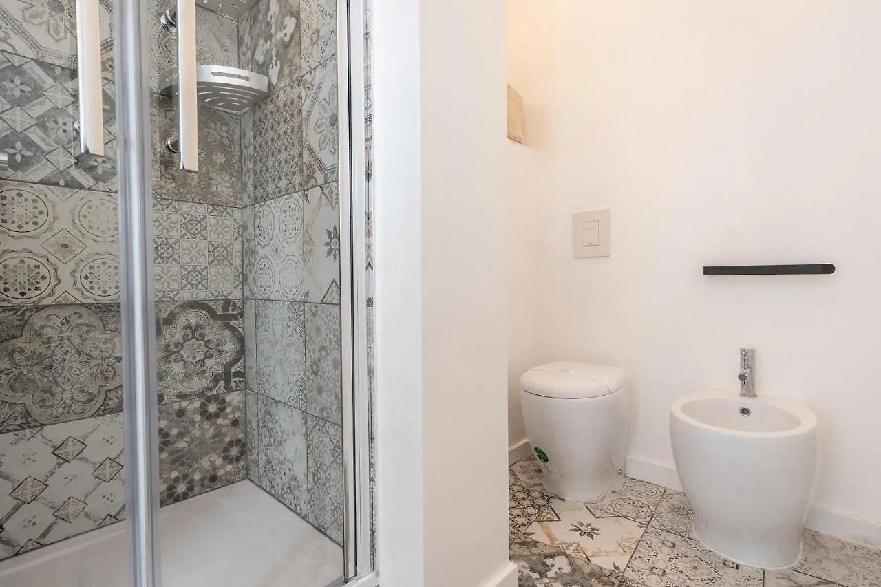 Annamaria - Central Station Charming Accommodation Bari Apartment
